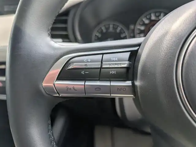 マツダ マツダ３セダン 20S Lパッケージ 埼玉県 2019(令1)年 1.1万km ソウルレッドクリスタルM ワンオーナー/純正ディスプレイオーディオ/追従機能つきクルーズコントロール/フルセグTV/Bluetoothオーディオ/CD/DVD再生/バックカメラ/ETC/ステアリングヒーター/シートヒーター（運転席/助手席）/プッシュスタート/LEDヘッドライト/スマートキー×2