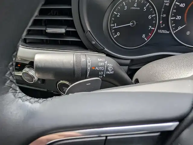 マツダ マツダ３セダン 20S Lパッケージ 埼玉県 2019(令1)年 1.1万km ソウルレッドクリスタルM ワンオーナー/純正ディスプレイオーディオ/追従機能つきクルーズコントロール/フルセグTV/Bluetoothオーディオ/CD/DVD再生/バックカメラ/ETC/ステアリングヒーター/シートヒーター（運転席/助手席）/プッシュスタート/LEDヘッドライト/スマートキー×2