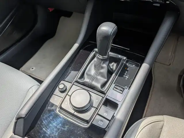 マツダ マツダ３セダン 20S Lパッケージ 埼玉県 2019(令1)年 1.1万km ソウルレッドクリスタルM ワンオーナー/純正ディスプレイオーディオ/追従機能つきクルーズコントロール/フルセグTV/Bluetoothオーディオ/CD/DVD再生/バックカメラ/ETC/ステアリングヒーター/シートヒーター（運転席/助手席）/プッシュスタート/LEDヘッドライト/スマートキー×2