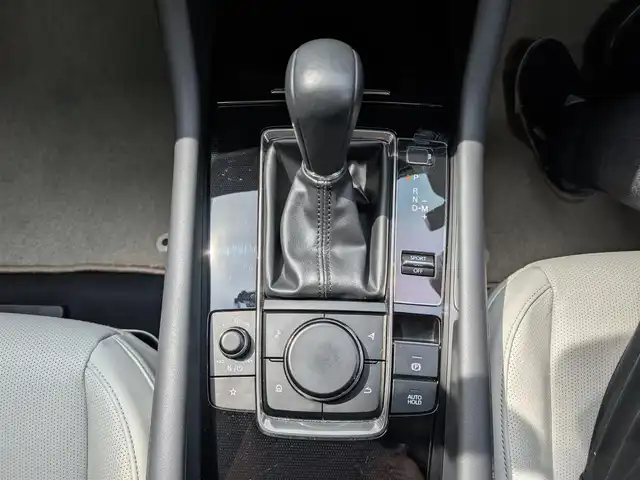 マツダ マツダ３セダン 20S Lパッケージ 埼玉県 2019(令1)年 1.1万km ソウルレッドクリスタルM ワンオーナー/純正ディスプレイオーディオ/追従機能つきクルーズコントロール/フルセグTV/Bluetoothオーディオ/CD/DVD再生/バックカメラ/ETC/ステアリングヒーター/シートヒーター（運転席/助手席）/プッシュスタート/LEDヘッドライト/スマートキー×2