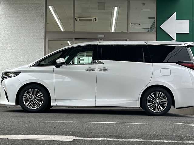 トヨタ アルファードハイブリット Z 愛知県 2024(令6)年 1.4万km プラチナホワイトパールマイカ 禁煙車/法人ワンオーナー/純正メーカーナビ、TV/パノラミックビューモニター/レザーシート/独立サンルーフ/両側パワースライドドア/トヨタチームメイト/自動駐車/ユニバーサルステップ/ヘッドアップディスプレイ/ブラインドスポットモニター/フリップダウンモニター/デジタルインナーミラー/アダプティプクルーズコントロール/レーンキープアシスト/パドルシフト/置くだけ充電/HDMI/前後コーナーセンサー/クリアランスソナー/Bluetooth/Miracast/ステアリングリモコン/ハンドルヒーター/シートヒーター（セカンドシートまで）/エアシート（セカンドシートまで）/パワーシート/メモリーシート/オットマン/後席サンシェード/AUTOHOLD/純正18アルミ/純正フロアマット/ドアバイザー/フォグランプ/LEDヘッドライト/AUTOライト/AUTOハイビーム/ETC/前後ドラレコ/スペアキー/取扱説明書/保証書