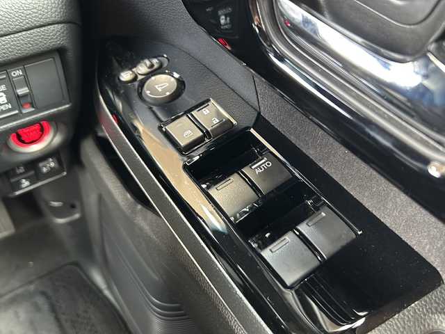 ホンダ Ｎ ＢＯＸ カスタム L 静岡県 2021(令3)年 4.1万km ミッドナイトブルービームM ホンダセンシング/・衝突軽減ブレーキ/・アクティブクルーズコントロール/・レーンキープアシスト/・ロードサインアシスト/純正ナビ/・フルセグTV/・CD/DVD/Bluetooth/ラジオ/主要装備/・片側パワースライドドア/・バックカメラ/・ステアリングスイッチ/・オートライト/・LEDヘッドライト/・ETC