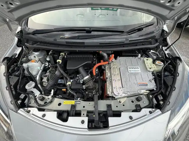 日産 ノート e－パワー X 千葉県 2019(平31)年 4万km ブリリアントシルバー 純正ナビ（MJ1180-W)/フルセグ/Bluetooth/ドライブレコーダー/エマージェンシーブレーキ/踏み間違い衝突防磁アシスト/車線逸脱警報/オートライト
