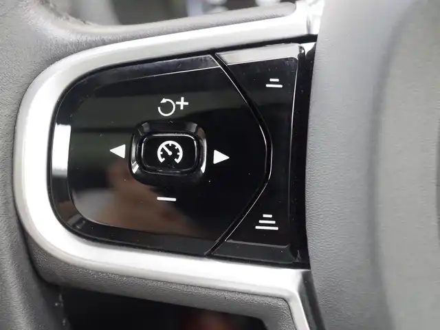 ボルボ Ｖ６０ T5 インスクリプション 香川県 2019(平31)年 3.3万km オニキスブラックP 純正ナビ/360度カメラ/ACC/レーンキープアシスト/サンルーフ/茶革/パワーシート/エアシート/シートヒーター/18インチAW