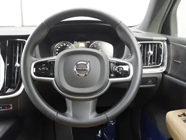 ボルボ Ｖ６０ T5 インスクリプション 香川県 2019(平31)年 3.3万km オニキスブラックP 純正ナビ/360度カメラ/ACC/レーンキープアシスト/サンルーフ/茶革/パワーシート/エアシート/シートヒーター/18インチAW
