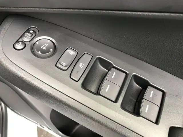 ホンダ ヴェゼル ハイブリッド e:HEV Z PLaYパッケージ 愛知県 2025(令7)年 0.1千km パールⅡ ディスプレイオーディオ　/バックカメラ　/置くだけ充電　/パドルシフト　/追従クルコン　/パワーバックドア　/ＥＴＣ２．０　/ＢＳＭ　/シートヒーター　/ハーフレザー　/タイプＣ　/フルセグＴＶ　/ステアヒーター