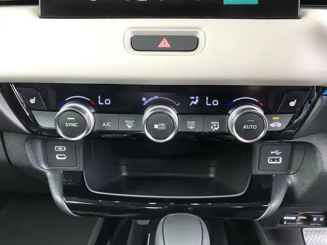 ホンダ ヴェゼル ハイブリッド e:HEV Z PLaYパッケージ 愛知県 2025(令7)年 0.1千km パールⅡ ディスプレイオーディオ　/バックカメラ　/置くだけ充電　/パドルシフト　/追従クルコン　/パワーバックドア　/ＥＴＣ２．０　/ＢＳＭ　/シートヒーター　/ハーフレザー　/タイプＣ　/フルセグＴＶ　/ステアヒーター