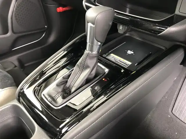 ホンダ ヴェゼル ハイブリッド e:HEV Z PLaYパッケージ 愛知県 2025(令7)年 0.1千km パールⅡ ディスプレイオーディオ　/バックカメラ　/置くだけ充電　/パドルシフト　/追従クルコン　/パワーバックドア　/ＥＴＣ２．０　/ＢＳＭ　/シートヒーター　/ハーフレザー　/タイプＣ　/フルセグＴＶ　/ステアヒーター