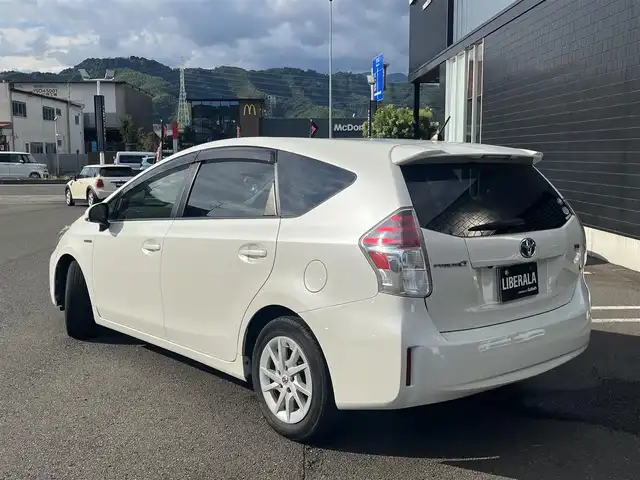 トヨタ プリウス α G 静岡県 2016(平28)年 16.4万km ホワイトパールクリスタルシャイン ハーフレザーシート/社外ナビ(アルパイン)/(CD/DVD/BT/フルセグ)/衝突被害軽減システム/バックカメラ/クルーズコントロール/レーンキープアシスト/スマートキー/ETC/ドライブレコーダー/純正フロアマット/純正16インチアルミホイール/保証書/取扱説明書