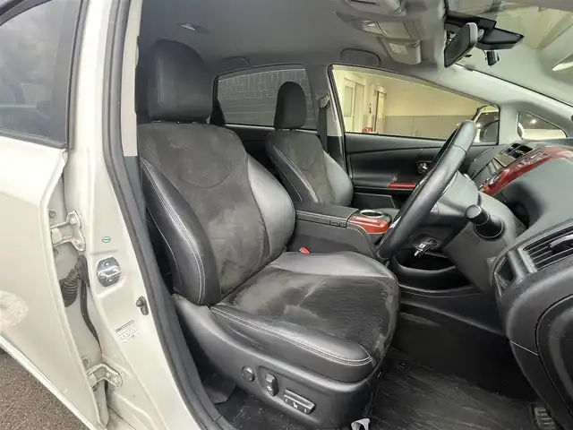 トヨタ プリウス α G 静岡県 2016(平28)年 16.4万km ホワイトパールクリスタルシャイン ハーフレザーシート/社外ナビ(アルパイン)/(CD/DVD/BT/フルセグ)/衝突被害軽減システム/バックカメラ/クルーズコントロール/レーンキープアシスト/スマートキー/ETC/ドライブレコーダー/純正フロアマット/純正16インチアルミホイール/保証書/取扱説明書