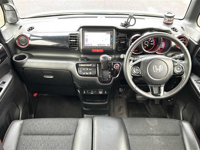 ホンダ Ｎ ＢＯＸ 2トーン カスタム ターボSSパッケージ 茨城県 2016(平28)年 5.9万km プレミアムホワイトパールⅡ 純正7インチメモリナビ【VXM-174VFXi】/(地デジTV・CD・DVD・BT・ラジオ再生)/両側パワースライドドア/CTBA/クルーズコントロール/ハーフレザーシート/シートヒーター/ETC/バックカメラ/オートライト/HIDヘッドライト/純正15inオールブラックアルミホイール/純正フロアマット/スマートキー/取扱説明書/保証書