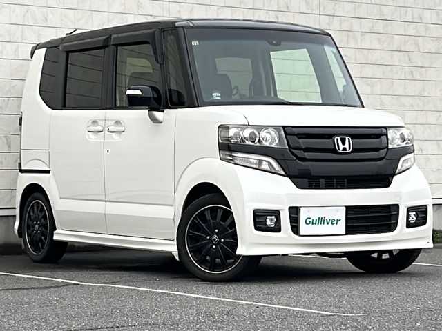 ホンダ Ｎ ＢＯＸ 2トーン カスタム ターボSSパッケージ 茨城県 2016(平28)年 5.9万km プレミアムホワイトパールⅡ 純正7インチメモリナビ【VXM-174VFXi】/(地デジTV・CD・DVD・BT・ラジオ再生)/両側パワースライドドア/CTBA/クルーズコントロール/ハーフレザーシート/シートヒーター/ETC/バックカメラ/オートライト/HIDヘッドライト/純正15inオールブラックアルミホイール/純正フロアマット/スマートキー/取扱説明書/保証書
