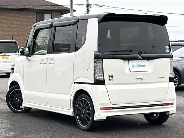 ホンダ Ｎ ＢＯＸ 2トーン カスタム ターボSSパッケージ 茨城県 2016(平28)年 5.9万km プレミアムホワイトパールⅡ 純正7インチメモリナビ【VXM-174VFXi】/(地デジTV・CD・DVD・BT・ラジオ再生)/両側パワースライドドア/CTBA/クルーズコントロール/ハーフレザーシート/シートヒーター/ETC/バックカメラ/オートライト/HIDヘッドライト/純正15inオールブラックアルミホイール/純正フロアマット/スマートキー/取扱説明書/保証書