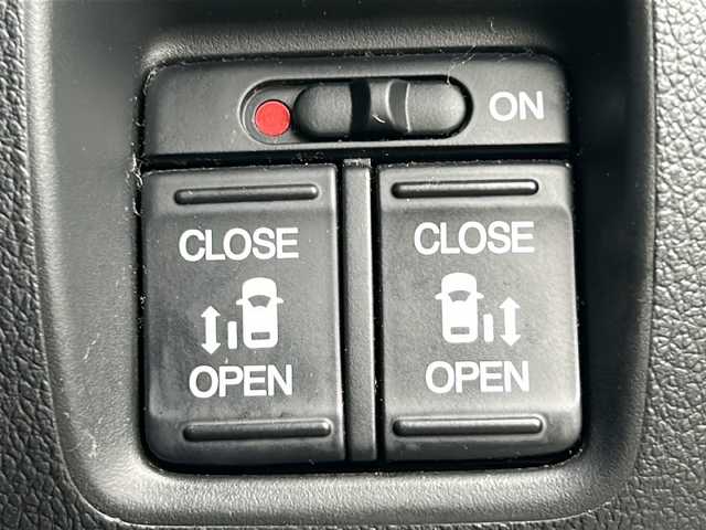 ホンダ Ｎ ＢＯＸ 2トーン カスタム ターボSSパッケージ 茨城県 2016(平28)年 5.9万km プレミアムホワイトパールⅡ 純正7インチメモリナビ【VXM-174VFXi】/(地デジTV・CD・DVD・BT・ラジオ再生)/両側パワースライドドア/CTBA/クルーズコントロール/ハーフレザーシート/シートヒーター/ETC/バックカメラ/オートライト/HIDヘッドライト/純正15inオールブラックアルミホイール/純正フロアマット/スマートキー/取扱説明書/保証書