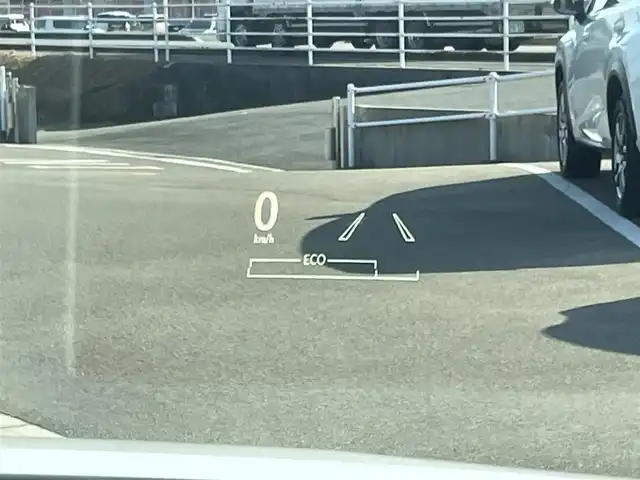 レクサス ＲＸ 200t Fスポーツ 佐賀県 2017(平29)年 6.3万km ホワイトノーヴァガラスフレーク 黒革シート/純正12.3インチSDナビゲーション/・フルセグTV/CD/DVD・BR/SD/USB/Bluetooth/バック・サイドカメラ/ビルトインETC2.0/ヘッドアップディスプレイ/パワーバックドア/リバース連動ドアミラー/100V電源/電子パーキングブレーキ/・AUTO HOLD機能/DN席パワーシート(D席メモリー機能付)/シートヒーター/シートベンチレーション/ISOFIX対応/パドルシフト/革巻きステアリング/ステアリングヒーター/ステアリングリモコン/純正20インチアルミホイール/角目三眼LEDヘッドライト/・オートマチックハイビーム/純正LEDフォグランプ/純正フロアマット/純正ドアバイザ―/新車保証書/取扱説明書/スペアキー１本/レクサスセーフティシステムプラス/・レーダークルーズコントロール/・レーンキープアシストシステム/・プリクラッシュセーフティ/・ブラインドスポットモニター/・インテリジェントクリアランスソナー