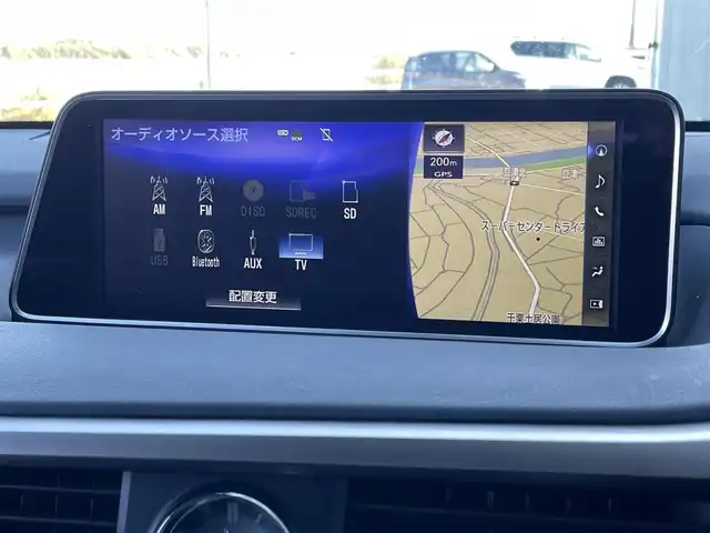 レクサス ＲＸ 200t Fスポーツ 佐賀県 2017(平29)年 6.3万km ホワイトノーヴァガラスフレーク 黒革シート/純正12.3インチSDナビゲーション/・フルセグTV/CD/DVD・BR/SD/USB/Bluetooth/バック・サイドカメラ/ビルトインETC2.0/ヘッドアップディスプレイ/パワーバックドア/リバース連動ドアミラー/100V電源/電子パーキングブレーキ/・AUTO HOLD機能/DN席パワーシート(D席メモリー機能付)/シートヒーター/シートベンチレーション/ISOFIX対応/パドルシフト/革巻きステアリング/ステアリングヒーター/ステアリングリモコン/純正20インチアルミホイール/角目三眼LEDヘッドライト/・オートマチックハイビーム/純正LEDフォグランプ/純正フロアマット/純正ドアバイザ―/新車保証書/取扱説明書/スペアキー１本/レクサスセーフティシステムプラス/・レーダークルーズコントロール/・レーンキープアシストシステム/・プリクラッシュセーフティ/・ブラインドスポットモニター/・インテリジェントクリアランスソナー