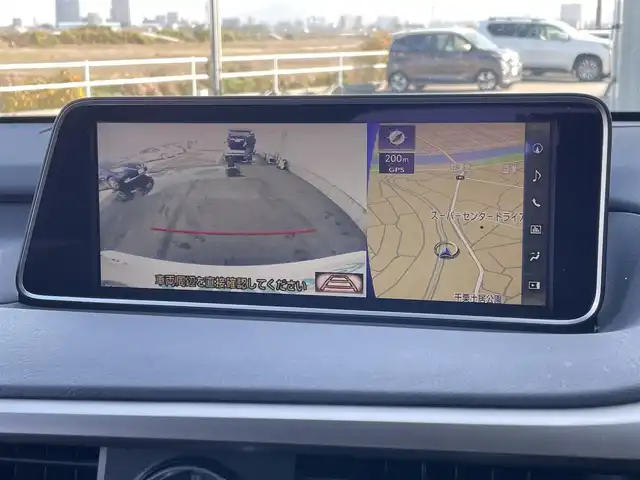 レクサス ＲＸ 200t Fスポーツ 佐賀県 2017(平29)年 6.3万km ホワイトノーヴァガラスフレーク 黒革シート/純正12.3インチSDナビゲーション/・フルセグTV/CD/DVD・BR/SD/USB/Bluetooth/バック・サイドカメラ/ビルトインETC2.0/ヘッドアップディスプレイ/パワーバックドア/リバース連動ドアミラー/100V電源/電子パーキングブレーキ/・AUTO HOLD機能/DN席パワーシート(D席メモリー機能付)/シートヒーター/シートベンチレーション/ISOFIX対応/パドルシフト/革巻きステアリング/ステアリングヒーター/ステアリングリモコン/純正20インチアルミホイール/角目三眼LEDヘッドライト/・オートマチックハイビーム/純正LEDフォグランプ/純正フロアマット/純正ドアバイザ―/新車保証書/取扱説明書/スペアキー１本/レクサスセーフティシステムプラス/・レーダークルーズコントロール/・レーンキープアシストシステム/・プリクラッシュセーフティ/・ブラインドスポットモニター/・インテリジェントクリアランスソナー