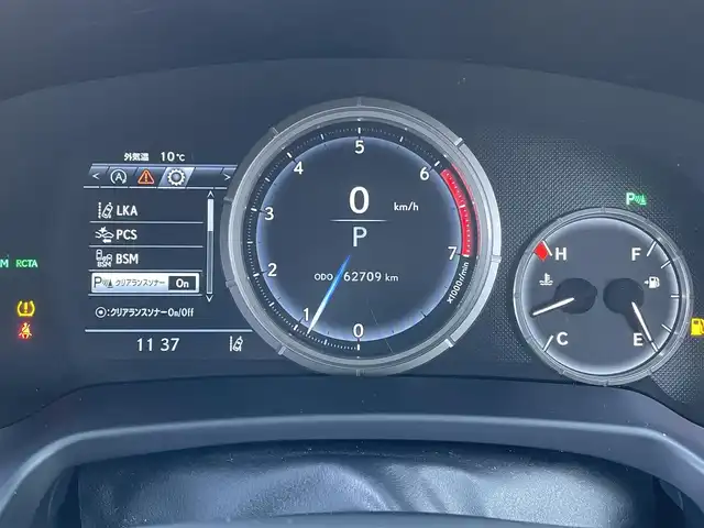 レクサス ＲＸ 200t Fスポーツ 佐賀県 2017(平29)年 6.3万km ホワイトノーヴァガラスフレーク 黒革シート/純正12.3インチSDナビゲーション/・フルセグTV/CD/DVD・BR/SD/USB/Bluetooth/バック・サイドカメラ/ビルトインETC2.0/ヘッドアップディスプレイ/パワーバックドア/リバース連動ドアミラー/100V電源/電子パーキングブレーキ/・AUTO HOLD機能/DN席パワーシート(D席メモリー機能付)/シートヒーター/シートベンチレーション/ISOFIX対応/パドルシフト/革巻きステアリング/ステアリングヒーター/ステアリングリモコン/純正20インチアルミホイール/角目三眼LEDヘッドライト/・オートマチックハイビーム/純正LEDフォグランプ/純正フロアマット/純正ドアバイザ―/新車保証書/取扱説明書/スペアキー１本/レクサスセーフティシステムプラス/・レーダークルーズコントロール/・レーンキープアシストシステム/・プリクラッシュセーフティ/・ブラインドスポットモニター/・インテリジェントクリアランスソナー