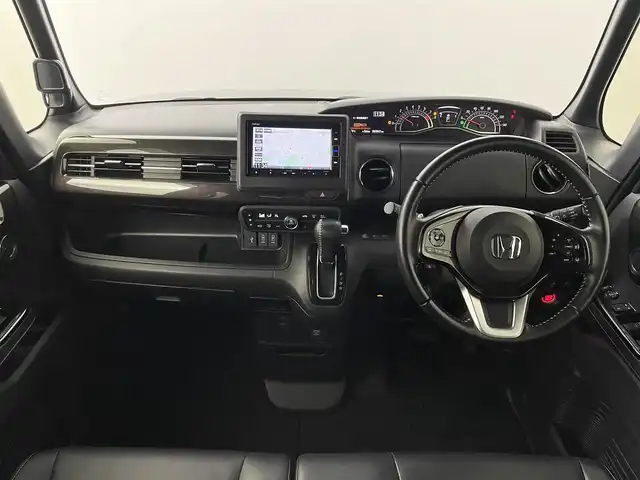 ホンダ Ｎ ＢＯＸ カスタム G L ターボ ホンダセンシング 道央・札幌 2019(令1)年 4.4万km クリスタルブラックパール ・４WD/・Gathersナビゲーション（VXM-240VFi）/　CD/DVD/フルセグ/SD/USB/BT/iPod/・ビルトインETC/・バックカメラ/・純正前方録画ドライブレコーダー/・両側パワースライドドア/・ホンダセンシング/・レーダークルーズコントロール/・レーンキープアシスト/・横滑り防止装置/・衝突軽減ブレーキ/・先行車発進通知/・ロードサインアシスト/・ハーフレザーシート/・前席シートヒーター/・純正フロアマット/・LEDヘッドライト/・オートライト/・スマートキー/・プッシュスタート/・純正AW15インチ/・MTモード付AT/・後方パーキングソナー/・革巻きステアリング/・スイテアリングスイッチ/・フロントフォグライト/・ドアバイザー/・チップアップシーート