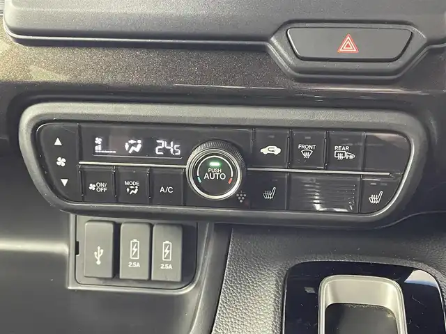 ホンダ Ｎ ＢＯＸ カスタム G L ターボ ホンダセンシング 道央・札幌 2019(令1)年 4.4万km クリスタルブラックパール ・４WD/・Gathersナビゲーション（VXM-240VFi）/　CD/DVD/フルセグ/SD/USB/BT/iPod/・ビルトインETC/・バックカメラ/・純正前方録画ドライブレコーダー/・両側パワースライドドア/・ホンダセンシング/・レーダークルーズコントロール/・レーンキープアシスト/・横滑り防止装置/・衝突軽減ブレーキ/・先行車発進通知/・ロードサインアシスト/・ハーフレザーシート/・前席シートヒーター/・純正フロアマット/・LEDヘッドライト/・オートライト/・スマートキー/・プッシュスタート/・純正AW15インチ/・MTモード付AT/・後方パーキングソナー/・革巻きステアリング/・スイテアリングスイッチ/・フロントフォグライト/・ドアバイザー/・チップアップシーート