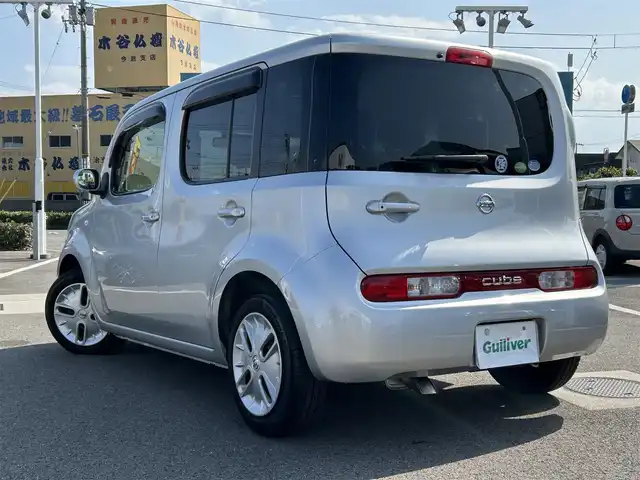 日産 キューブ 15X Vセレクション 愛媛県 2017(平29)年 4万km ブリリアントシルバー 登録時走行距離:39519km/純正フロアマット/ベンチシート/純正FM/AM/AUX/CDプレーヤー/AＡＣ/キセノンヘッドライト/フォグランプ/アイドリングストップ/横滑り防止装置/ABS/パワステ/パワーウィンドウ/エアバッグ/スマートキー/スペアキー