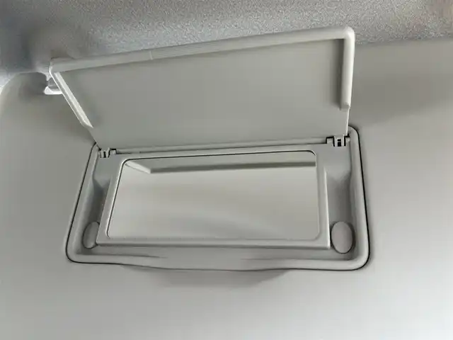 日産 キューブ 15X Vセレクション 愛媛県 2017(平29)年 4万km ブリリアントシルバー 登録時走行距離:39519km/純正フロアマット/ベンチシート/純正FM/AM/AUX/CDプレーヤー/AＡＣ/キセノンヘッドライト/フォグランプ/アイドリングストップ/横滑り防止装置/ABS/パワステ/パワーウィンドウ/エアバッグ/スマートキー/スペアキー