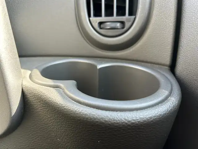 日産 キューブ 15X Vセレクション 愛媛県 2017(平29)年 4万km ブリリアントシルバー 登録時走行距離:39519km/純正フロアマット/ベンチシート/純正FM/AM/AUX/CDプレーヤー/AＡＣ/キセノンヘッドライト/フォグランプ/アイドリングストップ/横滑り防止装置/ABS/パワステ/パワーウィンドウ/エアバッグ/スマートキー/スペアキー