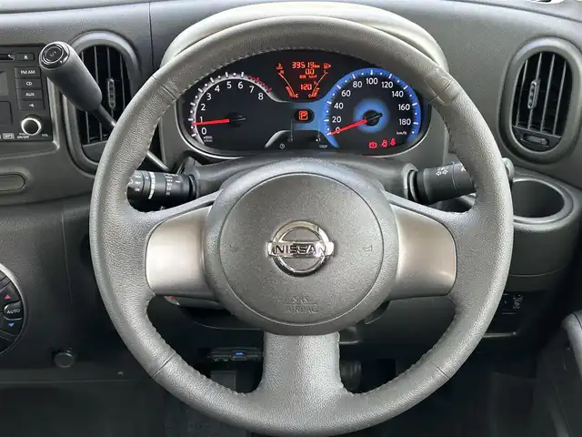 日産 キューブ 15X Vセレクション 愛媛県 2017(平29)年 4万km ブリリアントシルバー 登録時走行距離:39519km/純正フロアマット/ベンチシート/純正FM/AM/AUX/CDプレーヤー/AＡＣ/キセノンヘッドライト/フォグランプ/アイドリングストップ/横滑り防止装置/ABS/パワステ/パワーウィンドウ/エアバッグ/スマートキー/スペアキー