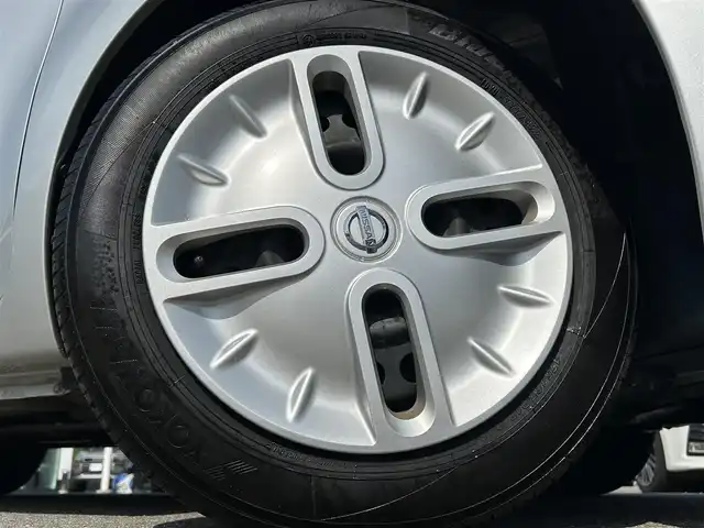 日産 キューブ 15X Vセレクション 愛媛県 2017(平29)年 4万km ブリリアントシルバー 登録時走行距離:39519km/純正フロアマット/ベンチシート/純正FM/AM/AUX/CDプレーヤー/AＡＣ/キセノンヘッドライト/フォグランプ/アイドリングストップ/横滑り防止装置/ABS/パワステ/パワーウィンドウ/エアバッグ/スマートキー/スペアキー