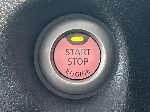 日産 キューブ 15X Vセレクション 愛媛県 2017(平29)年 4万km ブリリアントシルバー 登録時走行距離:39519km/純正フロアマット/ベンチシート/純正FM/AM/AUX/CDプレーヤー/AＡＣ/キセノンヘッドライト/フォグランプ/アイドリングストップ/横滑り防止装置/ABS/パワステ/パワーウィンドウ/エアバッグ/スマートキー/スペアキー