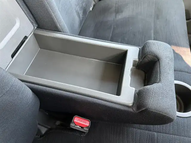 日産 キューブ 15X Vセレクション 愛媛県 2017(平29)年 4万km ブリリアントシルバー 登録時走行距離:39519km/純正フロアマット/ベンチシート/純正FM/AM/AUX/CDプレーヤー/AＡＣ/キセノンヘッドライト/フォグランプ/アイドリングストップ/横滑り防止装置/ABS/パワステ/パワーウィンドウ/エアバッグ/スマートキー/スペアキー