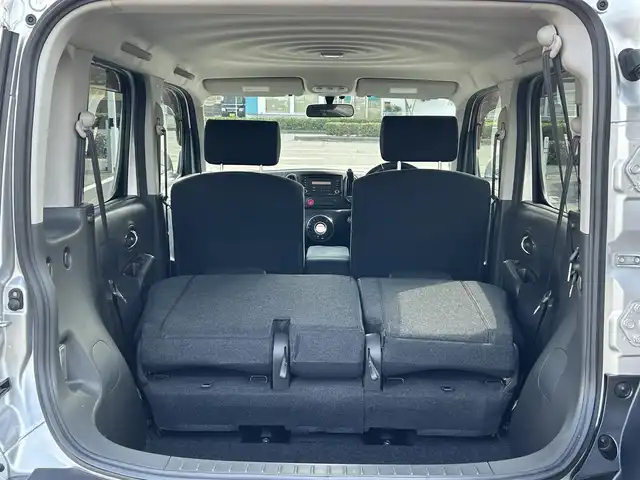 日産 キューブ 15X Vセレクション 愛媛県 2017(平29)年 4万km ブリリアントシルバー 登録時走行距離:39519km/純正フロアマット/ベンチシート/純正FM/AM/AUX/CDプレーヤー/AＡＣ/キセノンヘッドライト/フォグランプ/アイドリングストップ/横滑り防止装置/ABS/パワステ/パワーウィンドウ/エアバッグ/スマートキー/スペアキー