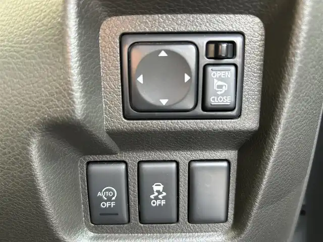 日産 キューブ 15X Vセレクション 愛媛県 2017(平29)年 4万km ブリリアントシルバー 登録時走行距離:39519km/純正フロアマット/ベンチシート/純正FM/AM/AUX/CDプレーヤー/AＡＣ/キセノンヘッドライト/フォグランプ/アイドリングストップ/横滑り防止装置/ABS/パワステ/パワーウィンドウ/エアバッグ/スマートキー/スペアキー