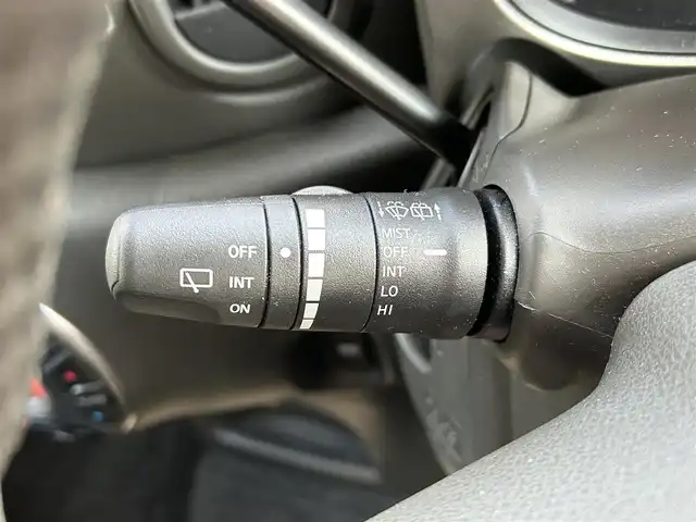 日産 キューブ 15X Vセレクション 愛媛県 2017(平29)年 4万km ブリリアントシルバー 登録時走行距離:39519km/純正フロアマット/ベンチシート/純正FM/AM/AUX/CDプレーヤー/AＡＣ/キセノンヘッドライト/フォグランプ/アイドリングストップ/横滑り防止装置/ABS/パワステ/パワーウィンドウ/エアバッグ/スマートキー/スペアキー