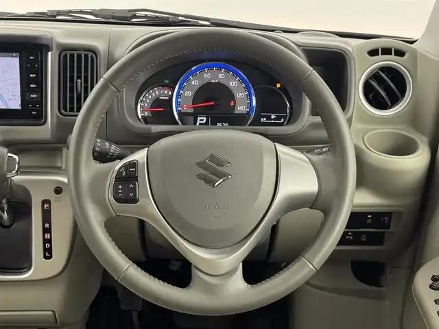 スズキ エブリィ ワゴン PZターボ 熊本県 2025(令7)年 0.3万km クールカーキPM 純正SDナビ/バックカメラ/スズキセーフティサポート/片側パワースライドドア/アイドリングストップ/USB充電ソケット/D席シートヒーター/LEDヘッドライト/オートライト/レベライザー/スマートキー/スペアキー/プッシュスタート