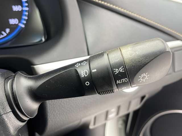 トヨタ ハリアー エレガンス 千葉県 2016(平28)年 4.9万km ホワイトパールクリスタルシャイン モデリスタ/電動サンルーフ/ハーフレザーシート/本革ステアリング/ステアリングリモコン/社外９インチナビ/Bluetooth/CD/DVD/社外リアモニター/前後ドライブレコーダー/クルーズコントロール/ドライブレコーダー/Bカメラ/電動リアゲート/運転席パワーシート/衝突被害軽減システム/純正アルミホイール/ウィンカーミラー/ダブルゾーンコミュニケーション