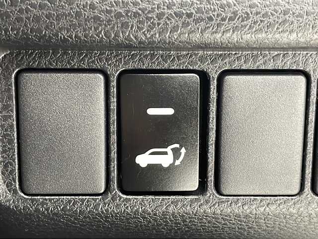 トヨタ ハリアー エレガンス 千葉県 2016(平28)年 4.9万km ホワイトパールクリスタルシャイン モデリスタ/電動サンルーフ/ハーフレザーシート/本革ステアリング/ステアリングリモコン/社外９インチナビ/Bluetooth/CD/DVD/社外リアモニター/前後ドライブレコーダー/クルーズコントロール/ドライブレコーダー/Bカメラ/電動リアゲート/運転席パワーシート/衝突被害軽減システム/純正アルミホイール/ウィンカーミラー/ダブルゾーンコミュニケーション