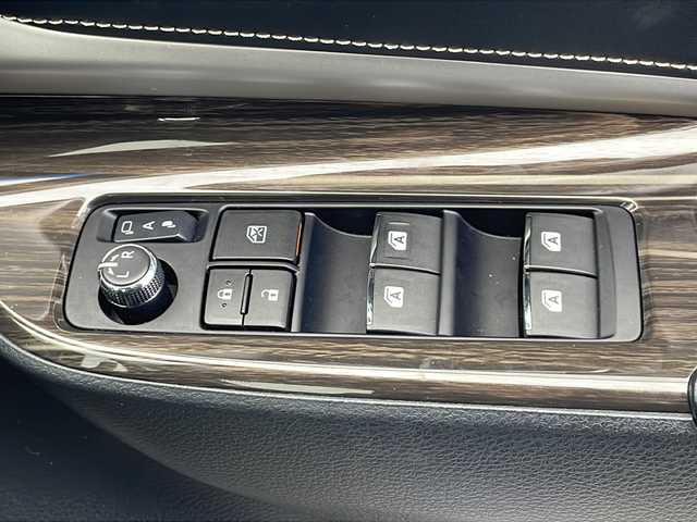 トヨタ ハリアー エレガンス 千葉県 2016(平28)年 4.9万km ホワイトパールクリスタルシャイン モデリスタ/電動サンルーフ/ハーフレザーシート/本革ステアリング/ステアリングリモコン/社外９インチナビ/Bluetooth/CD/DVD/社外リアモニター/前後ドライブレコーダー/クルーズコントロール/ドライブレコーダー/Bカメラ/電動リアゲート/運転席パワーシート/衝突被害軽減システム/純正アルミホイール/ウィンカーミラー/ダブルゾーンコミュニケーション