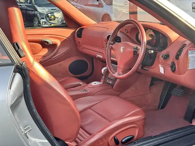 ポルシェ ９１１ カレラ4 カブリオレ 福岡県 2004(平16)年 7.8万km シルバー 社外HDDナビ【AVIC-ZH9MD】/キーレスエントリー/赤革シート/シートヒーター/ハードトップ装着/ソフトトップ（フロントトランク内あり）/保証書・取説・スペアキー