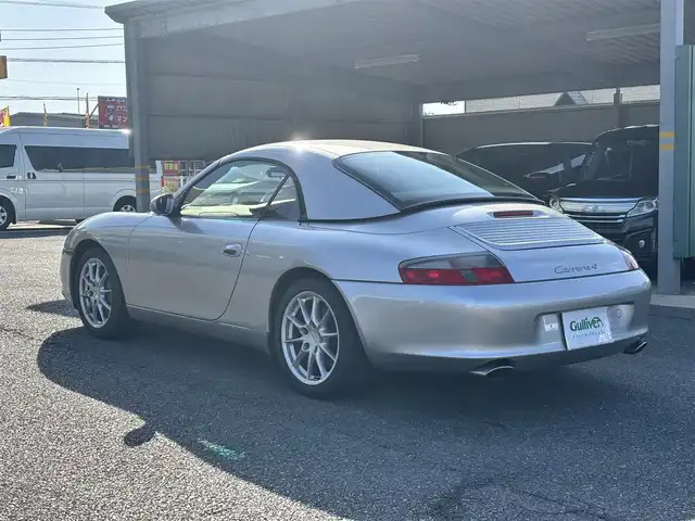 ポルシェ ９１１ カレラ4 カブリオレ 福岡県 2004(平16)年 7.8万km シルバー 社外HDDナビ【AVIC-ZH9MD】/キーレスエントリー/赤革シート/シートヒーター/ハードトップ装着/ソフトトップ（フロントトランク内あり）/保証書・取説・スペアキー