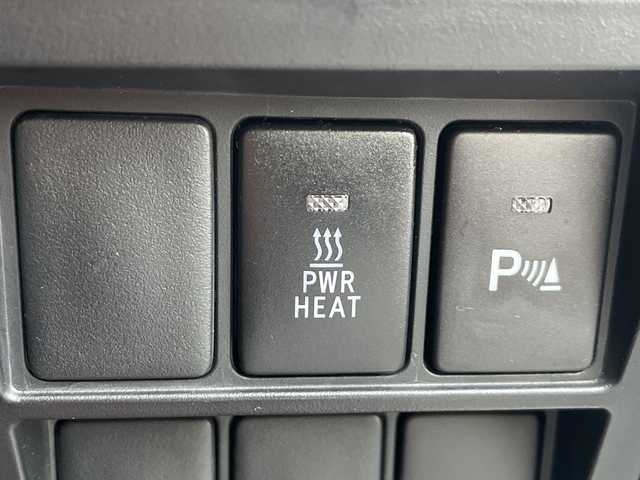 トヨタ ハイラックス Z 青森県 2020(令2)年 3万km スーパーホワイトⅡ ・フルセグ/ナビ/CD/DVD/FM・AM/BT/・ETC2.0/・コーナーセンサー（前後）/・デフロック/・レーンアシスト/・横滑り防止/・クルーズコントロール（追従有り）/・パーキングアシスト/・純正アルミホイール/・バックカメラ/・４WD/・プッシュスタート