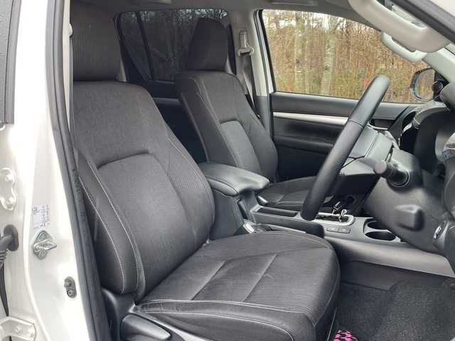 トヨタ ハイラックス Z 青森県 2020(令2)年 3万km スーパーホワイトⅡ ・フルセグ/ナビ/CD/DVD/FM・AM/BT/・ETC2.0/・コーナーセンサー（前後）/・デフロック/・レーンアシスト/・横滑り防止/・クルーズコントロール（追従有り）/・パーキングアシスト/・純正アルミホイール/・バックカメラ/・４WD/・プッシュスタート