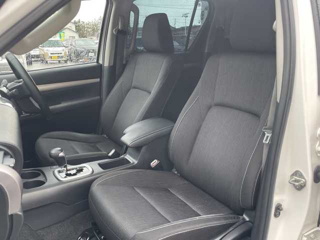 トヨタ ハイラックス Z 青森県 2020(令2)年 3万km スーパーホワイトⅡ ・フルセグ/ナビ/CD/DVD/FM・AM/BT/・ETC2.0/・コーナーセンサー（前後）/・デフロック/・レーンアシスト/・横滑り防止/・クルーズコントロール（追従有り）/・パーキングアシスト/・純正アルミホイール/・バックカメラ/・４WD/・プッシュスタート