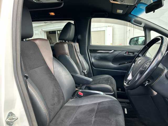 トヨタ アルファード S Aパッケージ タイプブラック 千葉県 2016(平28)年 4.4万km ホワイトパールクリスタルシャイン 特別仕様車　アルパイン１１インチナビＥＸ１１Ｖ　アルパインフリップダウンモニター　バックカメラ　クルコン　両側パワースライドドア　ＢＴ　電動リアゲート　ＡＣ１００Ｖ　ＥＴＣ　１８ＡＷ　ソナー/ＡＬＰＩＮＥ製フリップダウンモニター/ＡＬＰＩＮＥ製１１インチナビ/オットマン/オートクルーズコントロール/両側パワースライドドア/ＢＴ/電動リアゲート/純正ＡＷ/前後コーナーセンサー/LEDライト