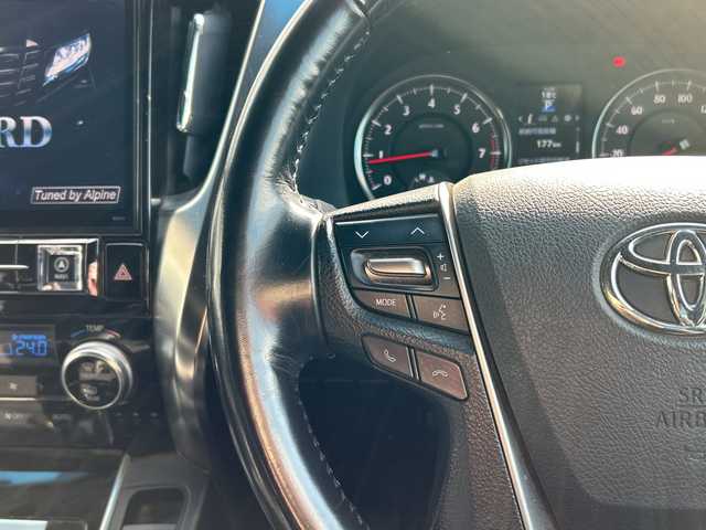 トヨタ アルファード S Aパッケージ タイプブラック 千葉県 2016(平28)年 4.4万km ホワイトパールクリスタルシャイン 特別仕様車　アルパイン１１インチナビＥＸ１１Ｖ　アルパインフリップダウンモニター　バックカメラ　クルコン　両側パワースライドドア　ＢＴ　電動リアゲート　ＡＣ１００Ｖ　ＥＴＣ　１８ＡＷ　ソナー/ＡＬＰＩＮＥ製フリップダウンモニター/ＡＬＰＩＮＥ製１１インチナビ/オットマン/オートクルーズコントロール/両側パワースライドドア/ＢＴ/電動リアゲート/純正ＡＷ/前後コーナーセンサー/LEDライト