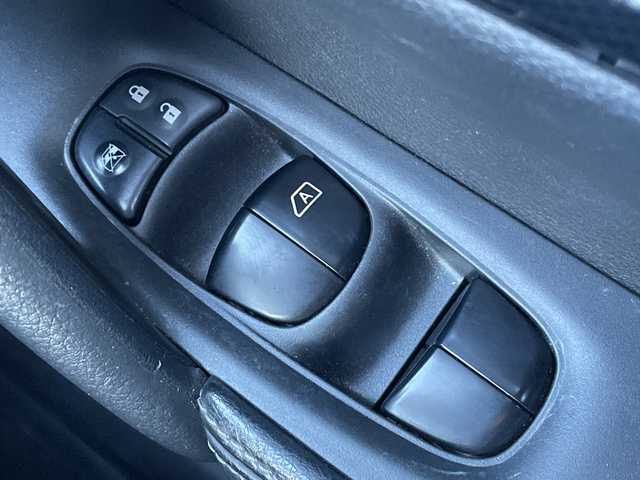 日産 エクストレイル 20X エマージェンシーブレーキ 群馬県 2017(平29)年 7.4万km ダイヤモンドブラック 4WD/純正ナビ(MM316D-W)/CD・DVD・SD/Bluetooth・フルセグ/バックカメラ/ビルトインETC/前席シートヒーター/横滑り防止装置/レーンキープアシスト/衝突軽減ブレーキ/アイドリングストップ/純正アルミホイール/純正フロアマット/LEDヘッドライト/取説・保証書/スマートキー×2