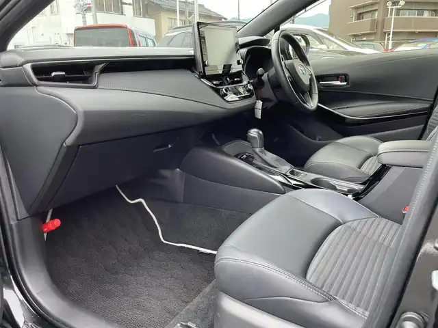 トヨタ カローラツーリング ハイブリッド ダブルバイビー 岐阜県 2019(令1)年 6.1万km ブラックマイカ 純正ディスプレイオーディオ/フルセグTV/BT/USB/マップ/バックカメラ/ビルトインETC/トヨタセーフティセンス/レーダークルーズコントロール/レーンキープアシスト/プリクラッシュセーフティ/LEDヘッドライト/LEDフォグライト/オートライト/オートマティックハイビーム/スマートキー/プッシュスタート/ハーフレザーシート/純正フロアマット/ドアバイザー