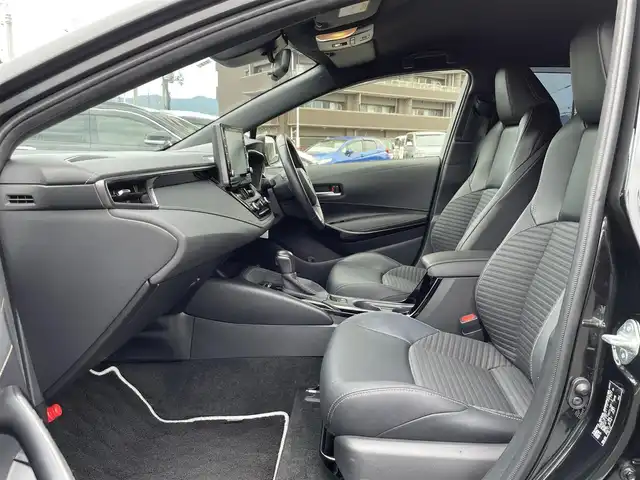 トヨタ カローラツーリング ハイブリッド ダブルバイビー 岐阜県 2019(令1)年 6.1万km ブラックマイカ 純正ディスプレイオーディオ/フルセグTV/BT/USB/マップ/バックカメラ/ビルトインETC/トヨタセーフティセンス/レーダークルーズコントロール/レーンキープアシスト/プリクラッシュセーフティ/LEDヘッドライト/LEDフォグライト/オートライト/オートマティックハイビーム/スマートキー/プッシュスタート/ハーフレザーシート/純正フロアマット/ドアバイザー
