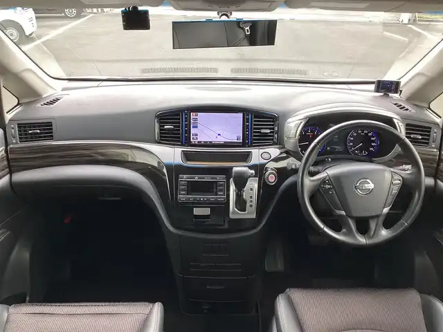 日産 エルグランド 250ハイウェイスターS 栃木県 2015(平27)年 7.5万km パール  メモリナビ/ フルセグテレビ/ バックカメラ/ Bluetoothオーディオ/ フリップダウンモニター/ クルーズコントロール/ ドアバイザー/ プッシュスタート/ 片側パワースライドドア/ ETC/ LEDヘッドライト/ フォグライト/ 純正フロアマット/ ２列目オットマン/ 助手席オットマン/ ドラレコ　前後カメラ(ZDR016)/ 保証書、取説、ナビ説