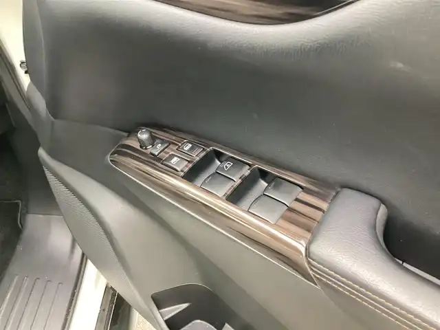 日産 エルグランド 250ハイウェイスターS 栃木県 2015(平27)年 7.5万km パール  メモリナビ/ フルセグテレビ/ バックカメラ/ Bluetoothオーディオ/ フリップダウンモニター/ クルーズコントロール/ ドアバイザー/ プッシュスタート/ 片側パワースライドドア/ ETC/ LEDヘッドライト/ フォグライト/ 純正フロアマット/ ２列目オットマン/ 助手席オットマン/ ドラレコ　前後カメラ(ZDR016)/ 保証書、取説、ナビ説